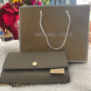 BRAND NEW Michael Kors Jet Set Travel Wallet On Chain With Tag